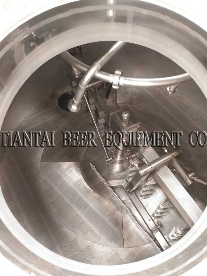<b>Rake in lauter tank</b>